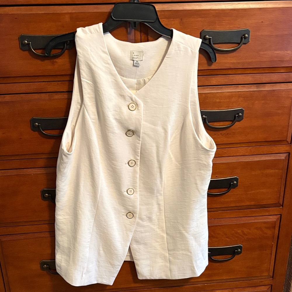 A New Day Cream Sleeveless Button-Down Blouse - NWT